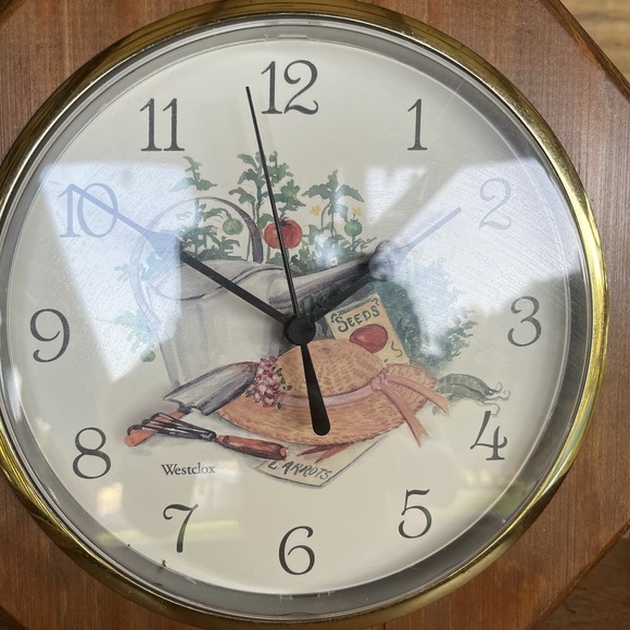 VINTAGE WOOD WESTCLOX Octogan WALL CLOCK GARDENING THEME 10.5" - Picture 3 of 5